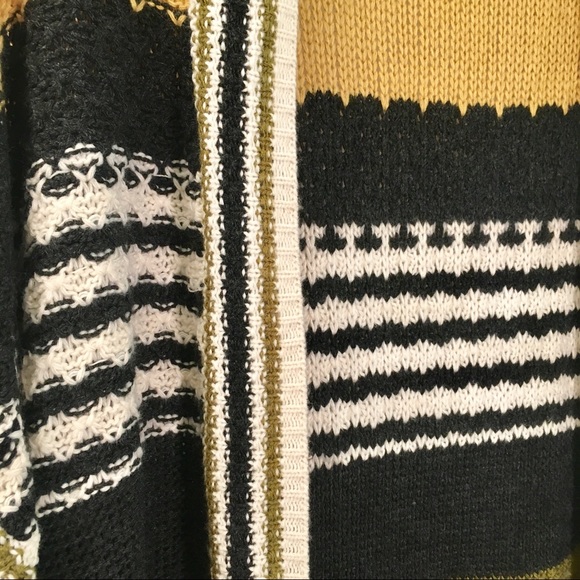 Urban Outfitters sweater shawl/cardigan - Picture 4 of 5